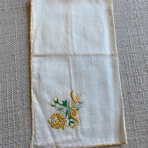 Vintage Handkerchief, from 60’s-70’s,floral, square, yellow and green - Picture 2 of 3